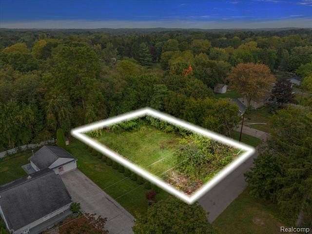 0.3 Acres of Residential Land for Sale in Waterford, Michigan