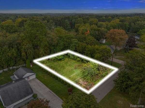 0.3 Acres of Residential Land for Sale in Waterford, Michigan