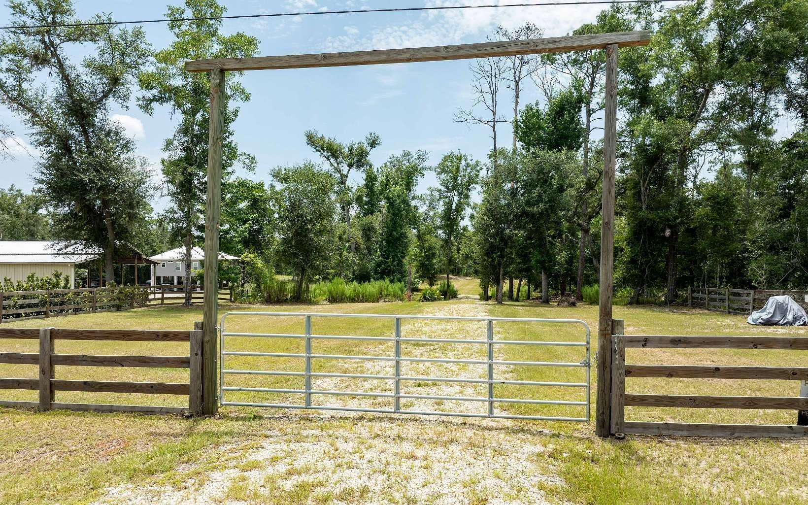 1 Acre of Residential Land for Sale in Live Oak, Florida
