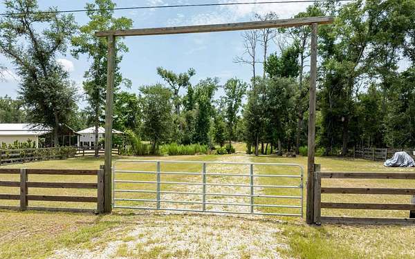 1 Acre of Residential Land for Sale in Live Oak, Florida