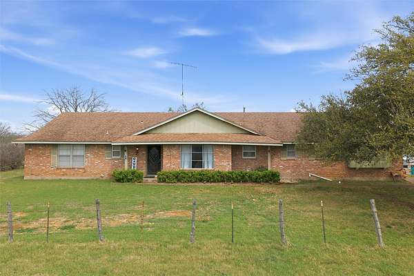 41.3 Acres of Agricultural Land with Home for Sale in Moody, Texas