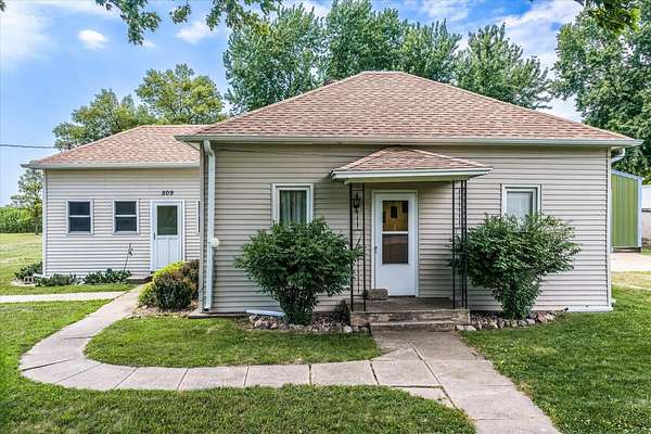 6.4 Acres of Land with Home for Sale in Modale, Iowa