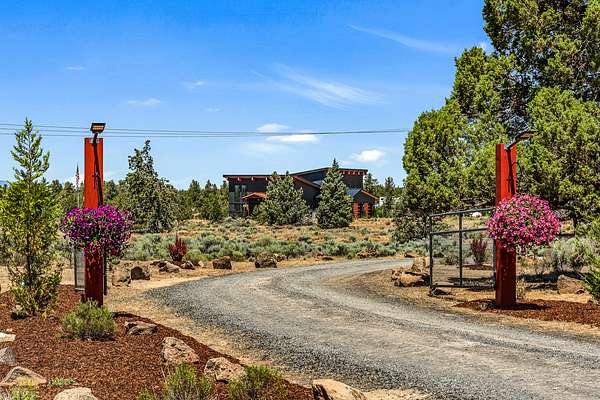 34.3 Acres of Land with Home for Sale in Culver, Oregon