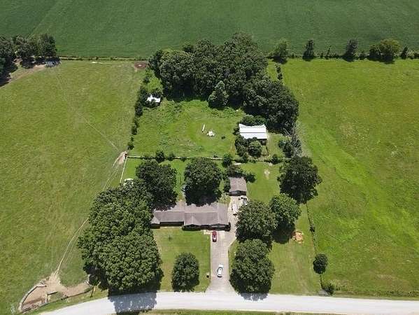 18 Acres of Land with Home for Sale in Puryear, Tennessee