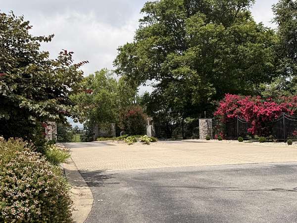 1 Acre of Residential Land for Sale in Russell Springs, Kentucky