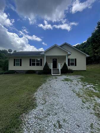 1.5 Acres of Land with Home for Sale in Cannon, Kentucky
