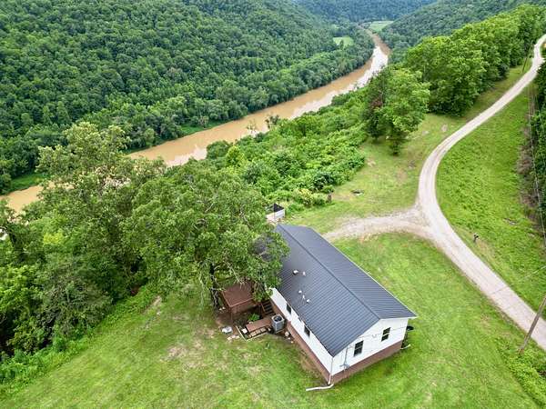 4 Acres of Land with Home for Sale in Beattyville, Kentucky