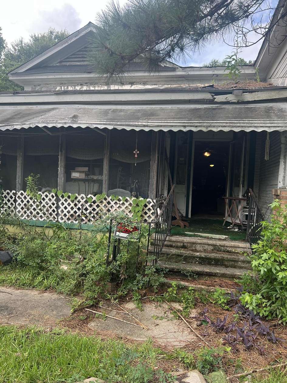 19 Acres of Land with Home for Sale in Hattiesburg, Mississippi
