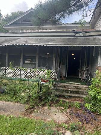 19 Acres of Land with Home for Sale in Hattiesburg, Mississippi