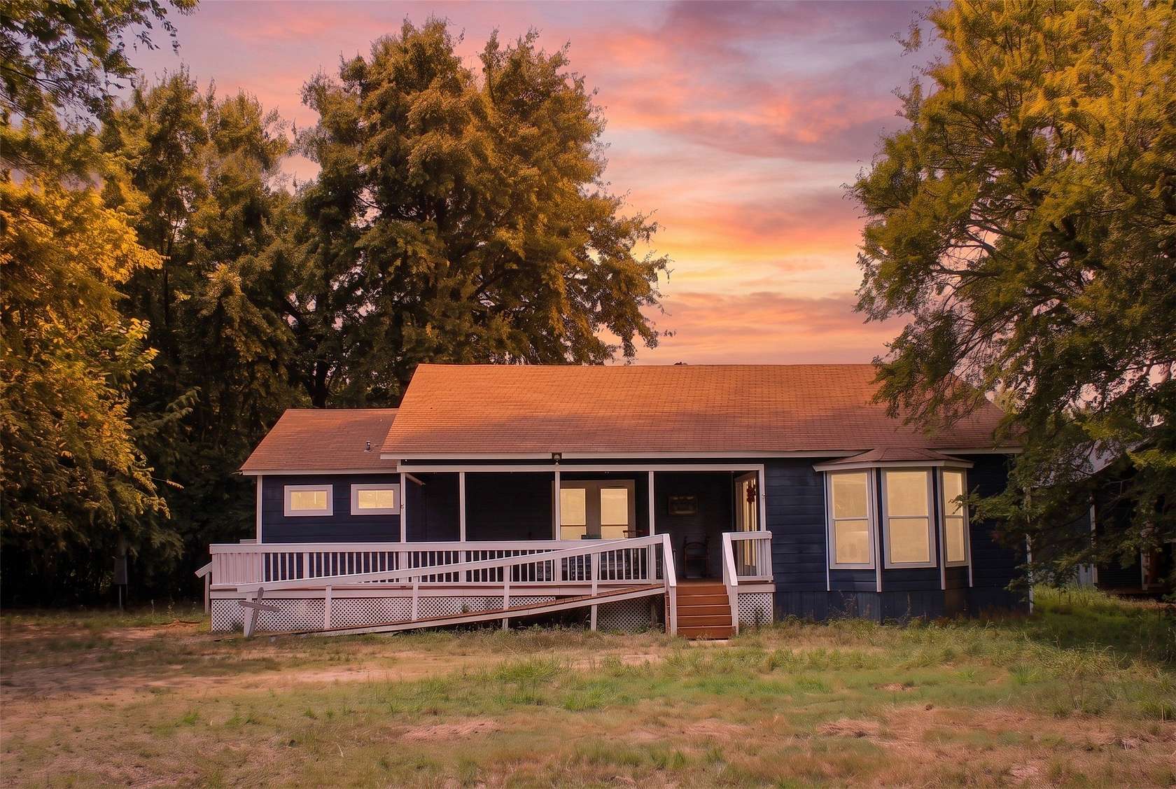 8.17 Acres of Land with Home for Sale in Kemp, Texas