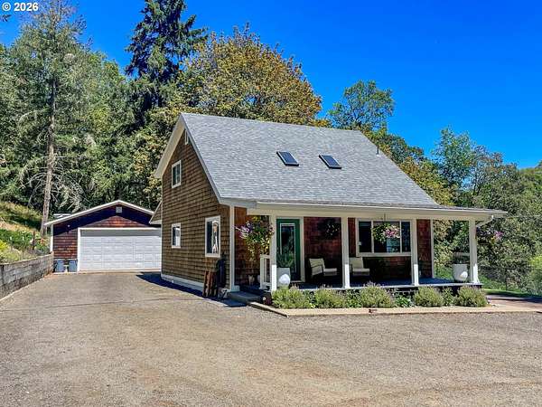 5.13 Acres of Land with Home for Sale in Roseburg, Oregon