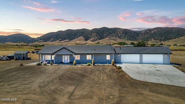 2.43 Acres of Land with Home for Sale in Tehachapi, California