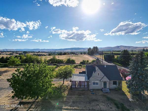 2.12 Acres of Land with Home for Sale in Yakima, Washington