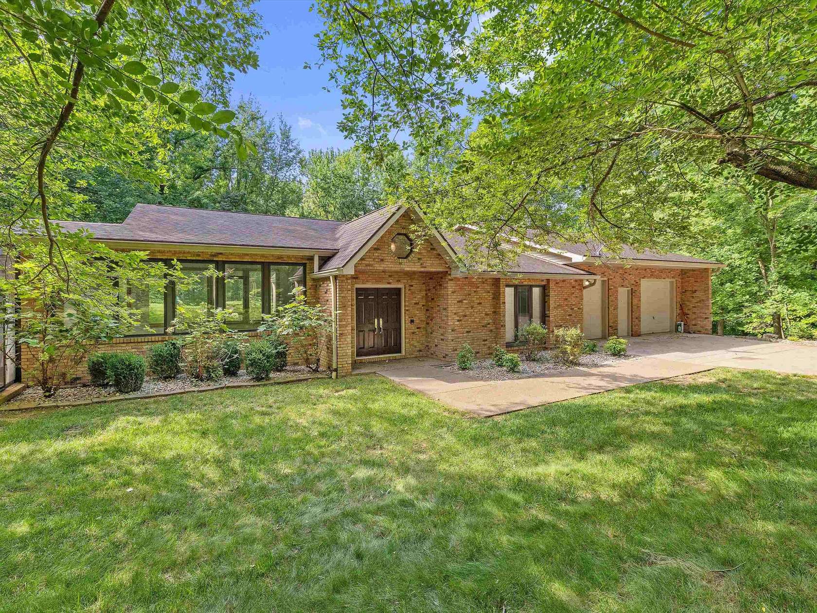 5.57 Acres of Land with Home for Sale in Henderson, Kentucky