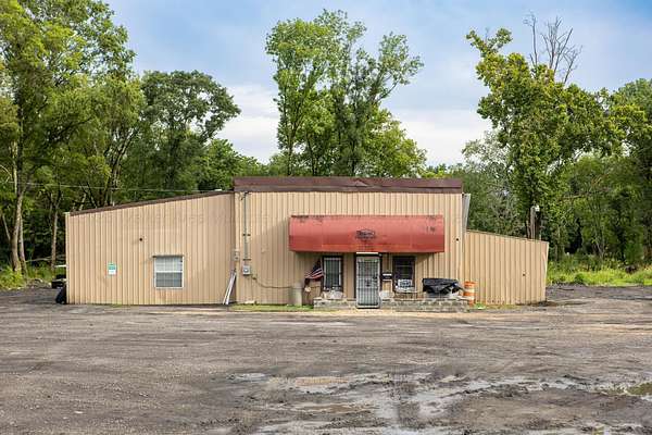 6.58 Acres of Improved Commercial Land for Sale in Jasper, Alabama