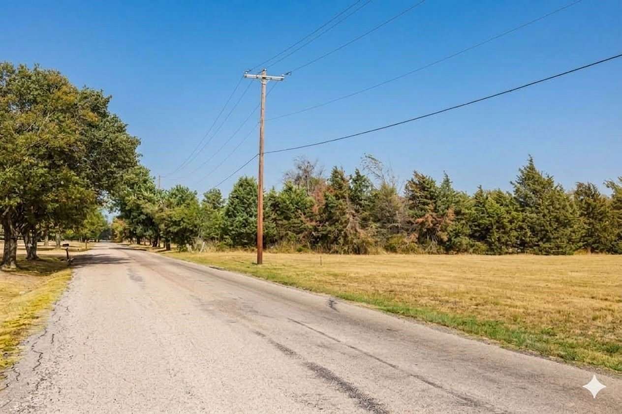 1.25 Acres of Residential Land for Sale in Paris, Texas