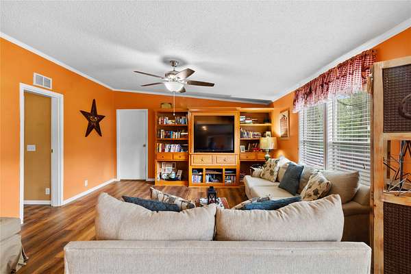 10.5 Acres of Land with Home for Sale in Buffalo, Texas