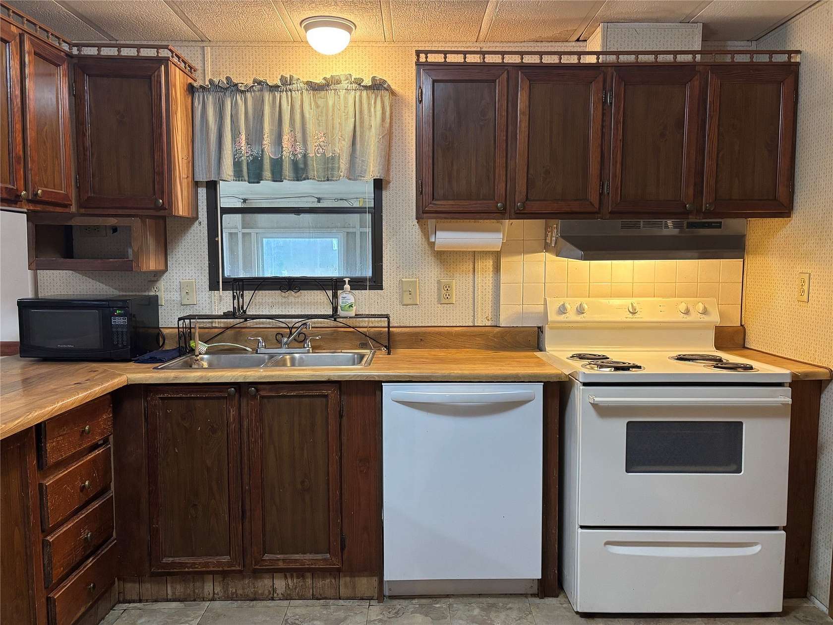 5 Acres of Land with Home for Sale in Shreveport, Louisiana