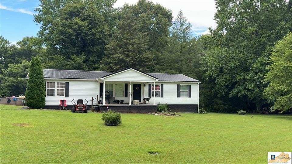 4 Acres of Land with Home for Sale in Edmonton, Kentucky