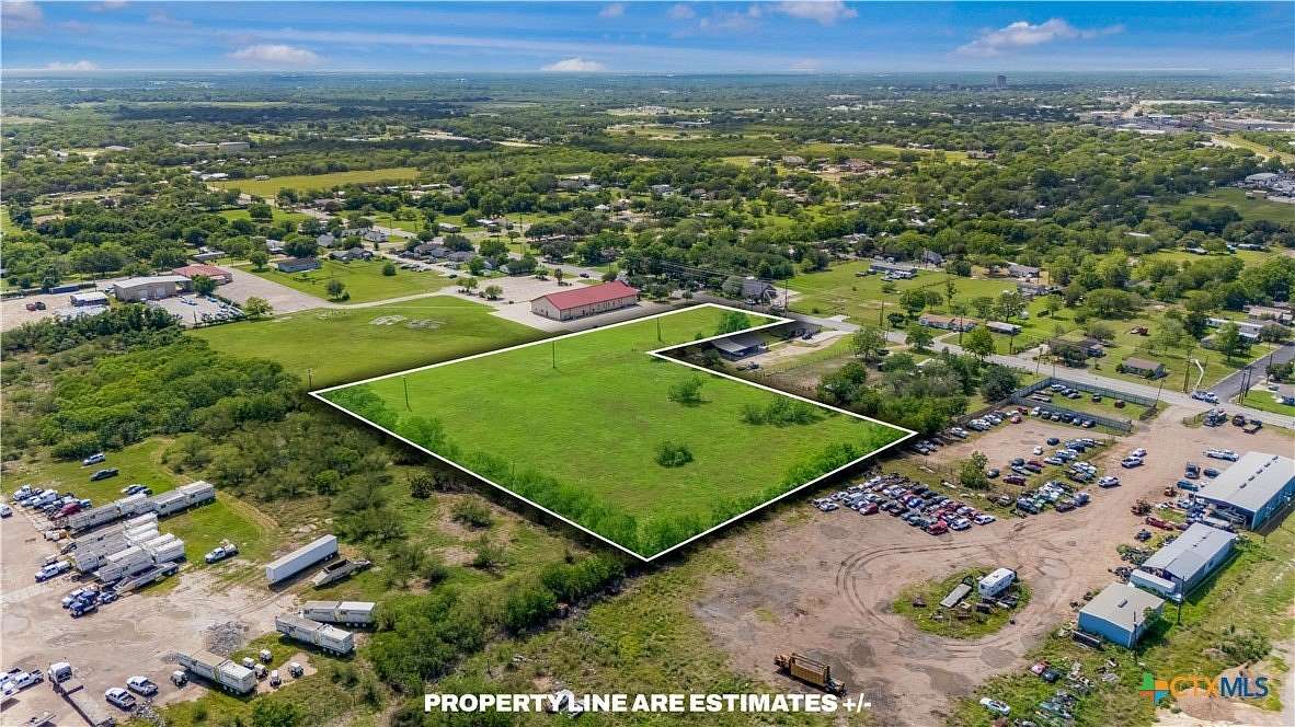 5 Acres of Residential Land for Sale in Victoria, Texas