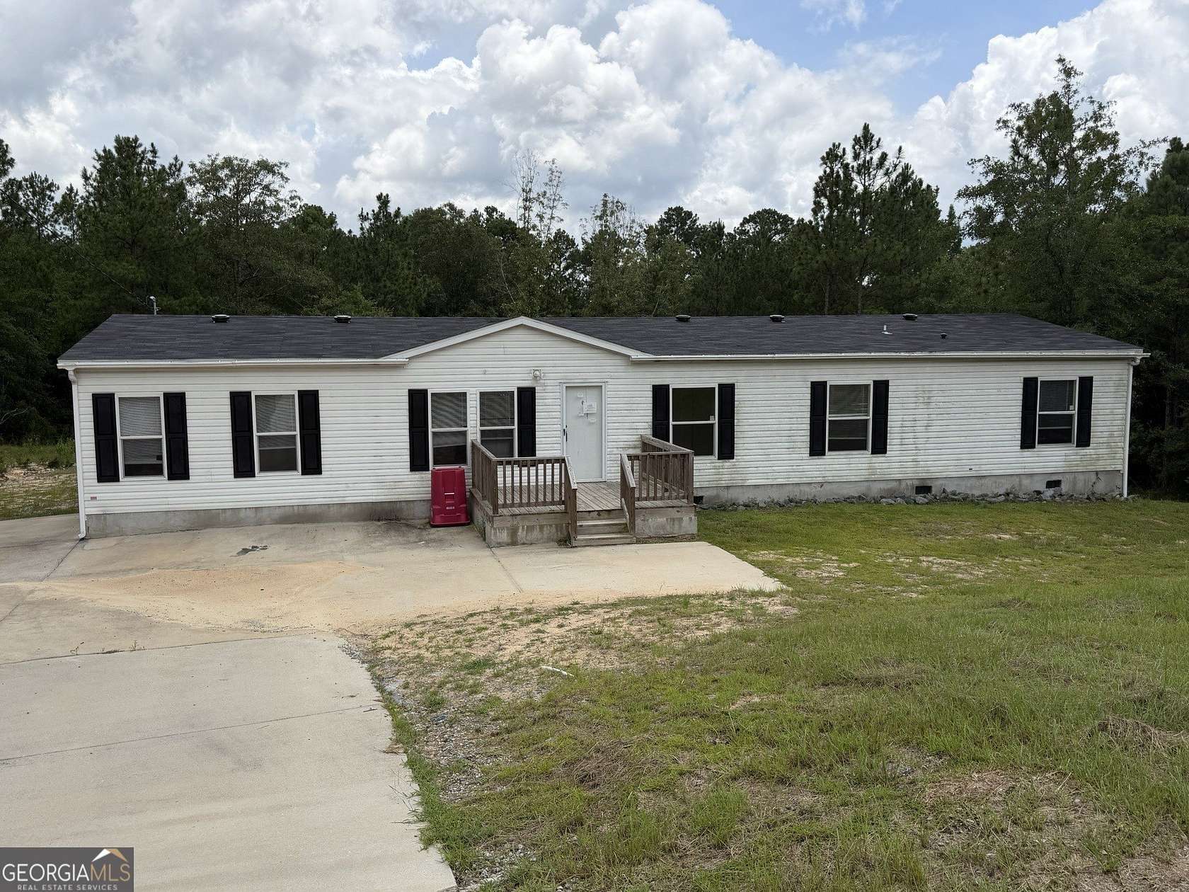 1.5 Acres of Land with Home for Sale in Byron, Georgia