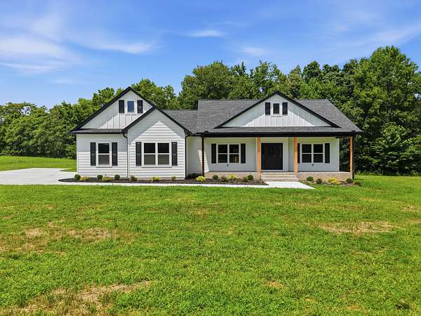 5.3 Acres of Land with Home for Sale in Baxter, Tennessee