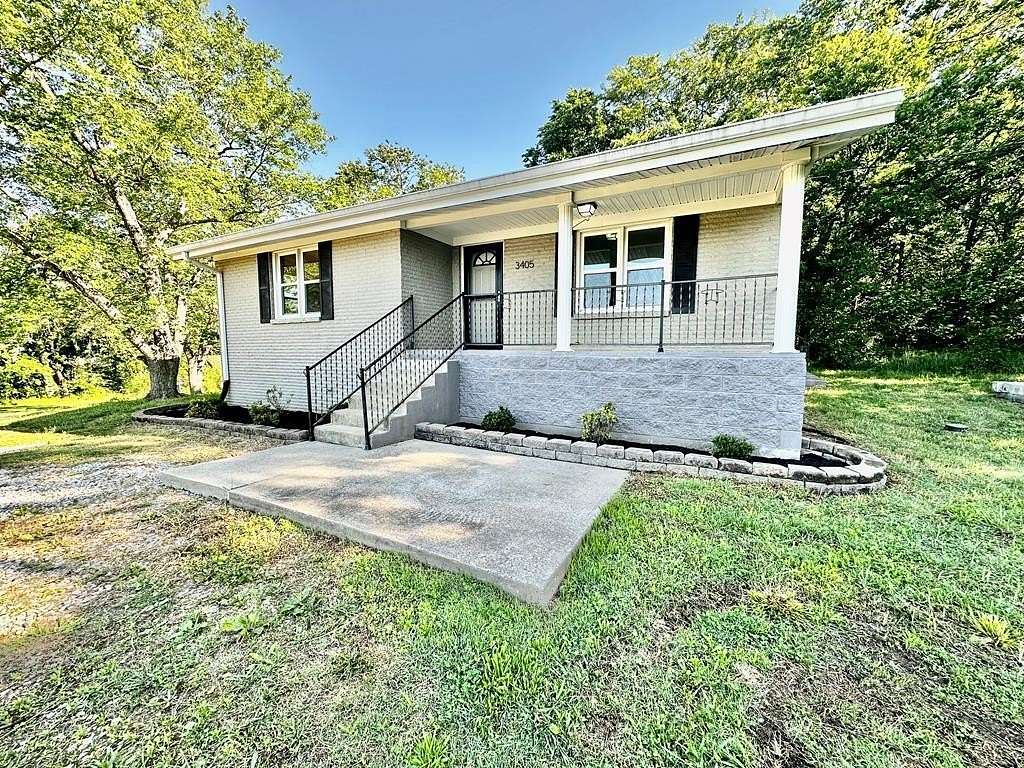 1.55 Acres of Land with Home for Sale in Hopkinsville, Kentucky