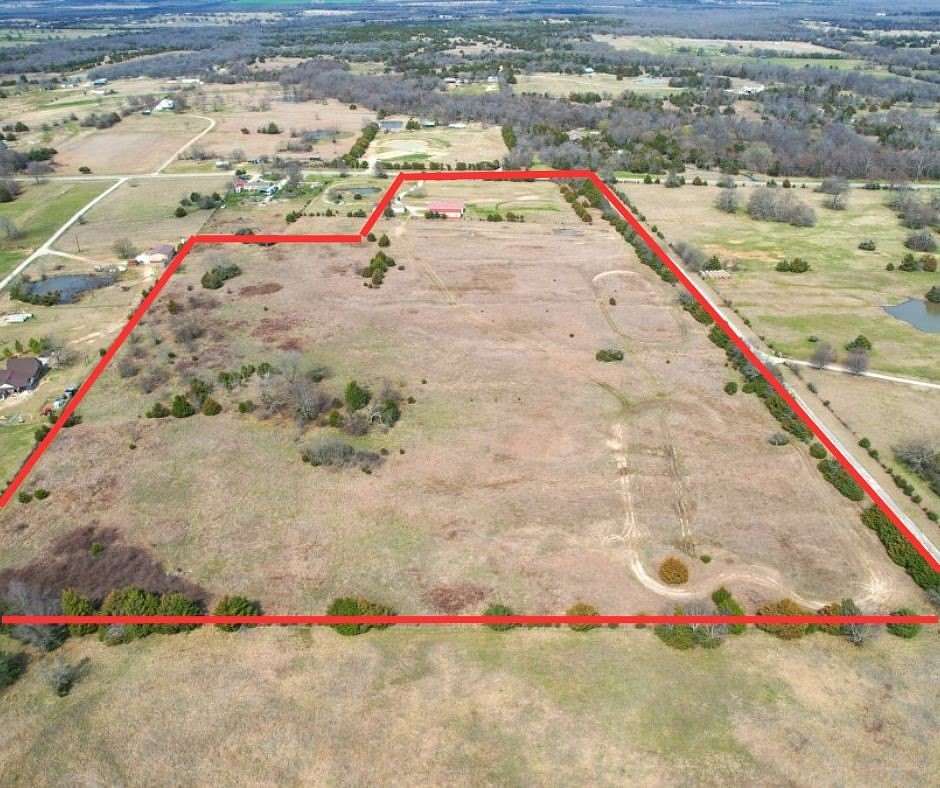23.2 Acres of Land with Home for Sale in Celeste, Texas