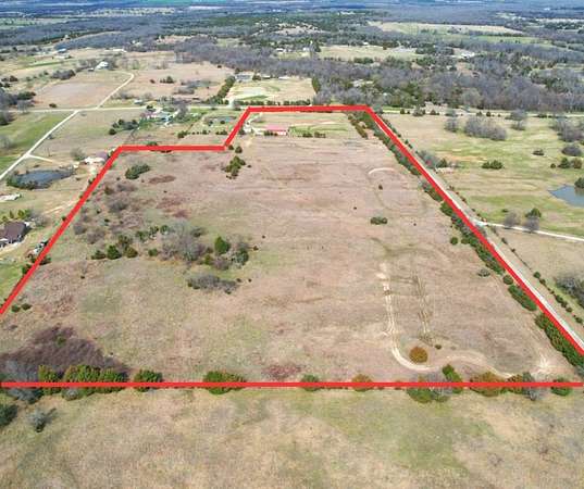 23.2 Acres of Land with Home for Sale in Celeste, Texas