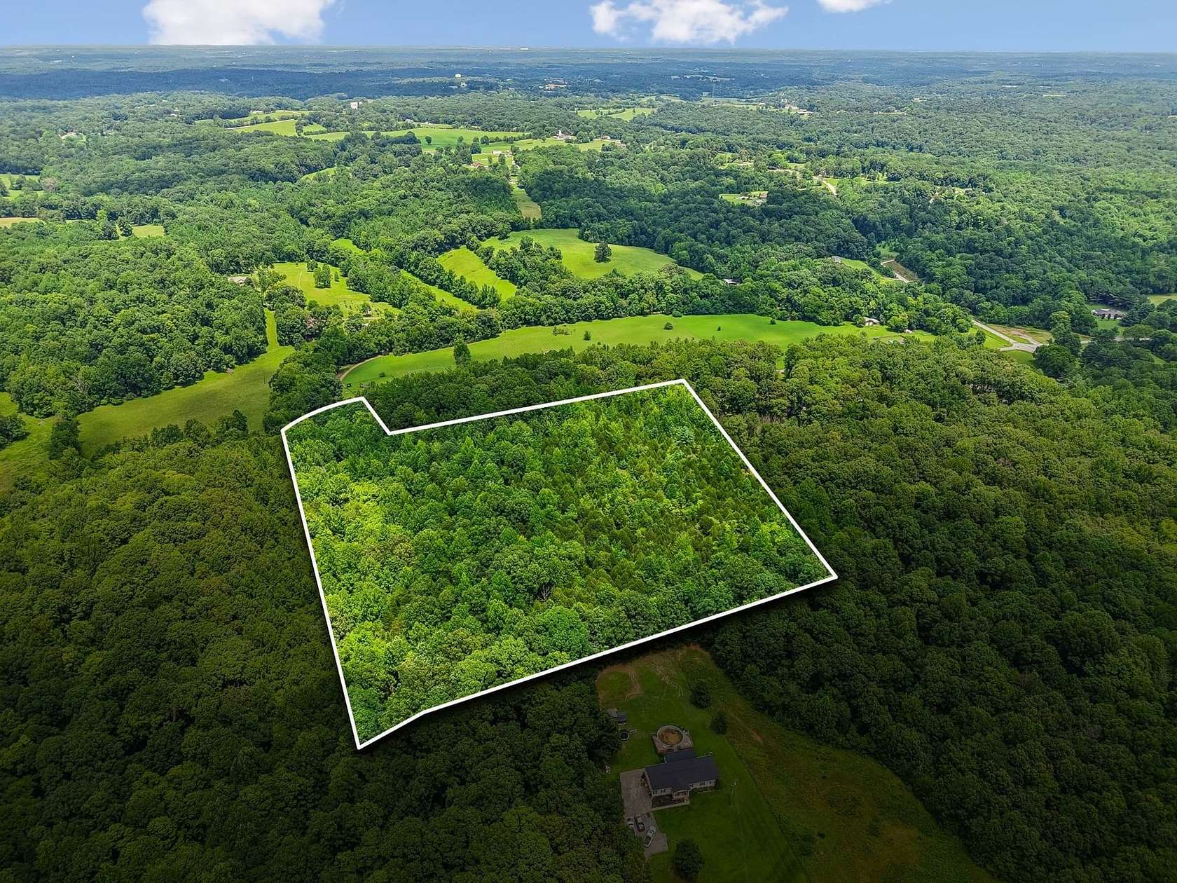 20 Acres of Land for Sale in Cunningham, Tennessee