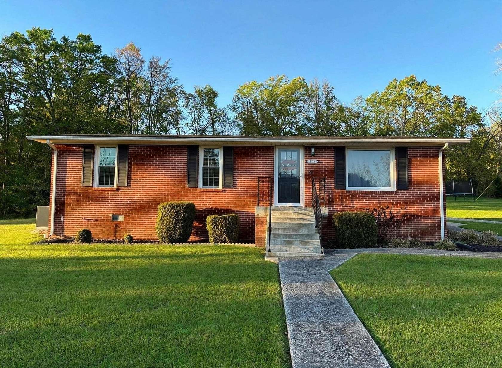 2.5 Acres of Land with Home for Sale in Hopkinsville, Kentucky