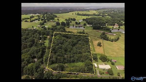 5.1 Acres of Land for Sale in Guntersville, Alabama