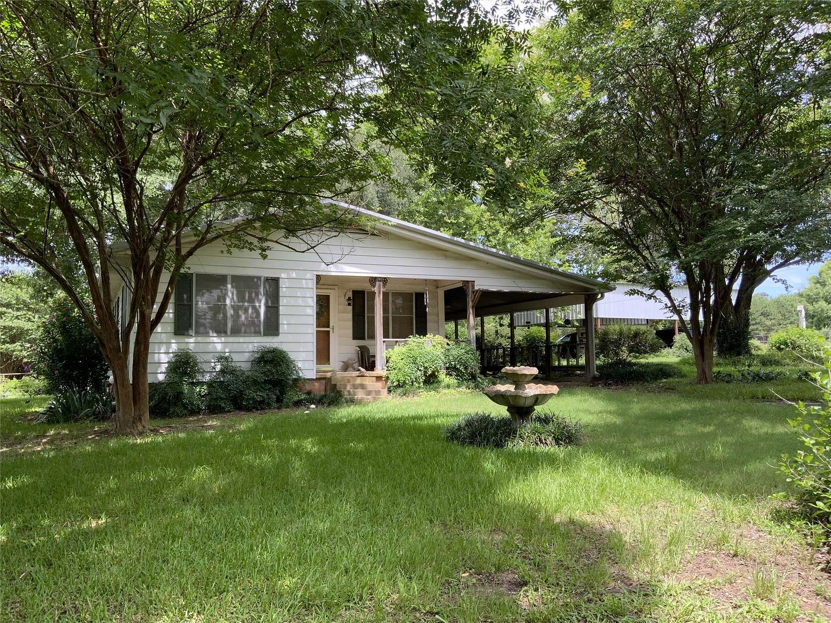 7.79 Acres of Land with Home for Sale in LaRue, Texas