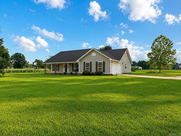 9.83 Acres of Land with Home for Sale in Greenbrier, Arkansas