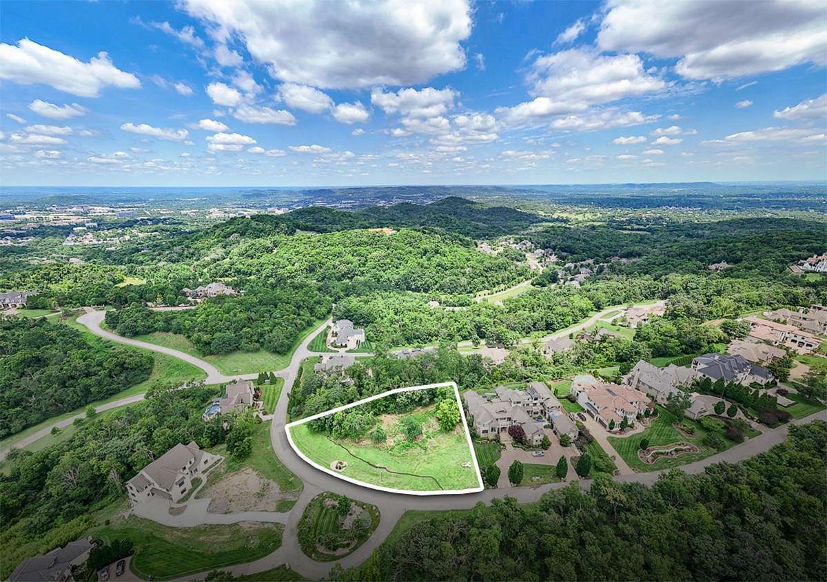 1.29 Acres of Residential Land for Sale in Franklin, Tennessee