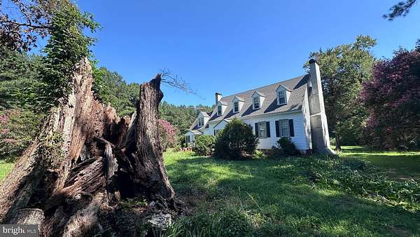 20.3 Acres of Recreational Land with Home for Sale in Warfield, Virginia