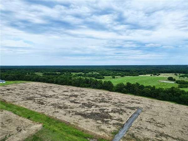 3 Acres of Residential Land for Sale in Sedalia, Missouri