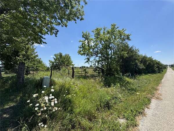5 Acres of Residential Land for Sale in Warrensburg, Missouri