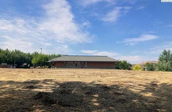 0.79 Acres of Mixed-Use Land for Lease in Kennewick, Washington