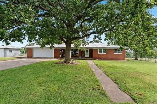 80 Acres of Land with Home for Sale in Welch, Oklahoma
