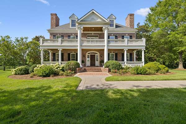 5.74 Acres of Land with Home for Sale in Franklin, Tennessee