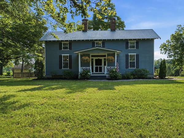 7 Acres of Land with Home for Sale in Ashland City, Tennessee