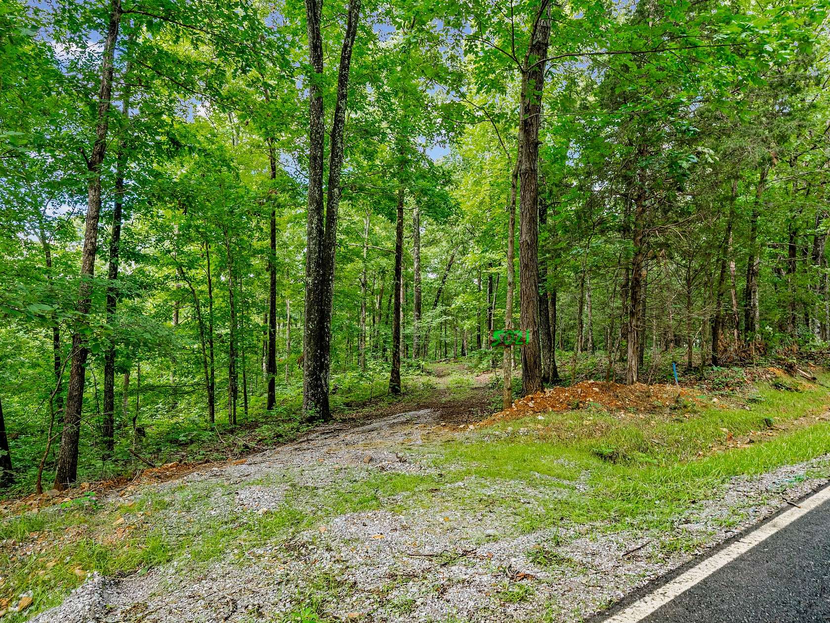 5 Acres of Residential Land for Sale in Cunningham, Tennessee