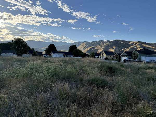 2.23 Acres of Residential Land for Sale in Horseshoe Bend, Idaho