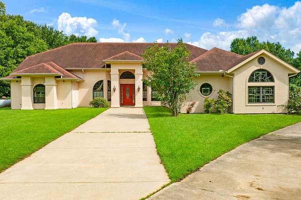 10.6 Acres of Land with Home for Sale in Paris, Texas