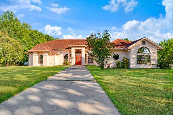 10.6 Acres of Land with Home for Sale in Paris, Texas