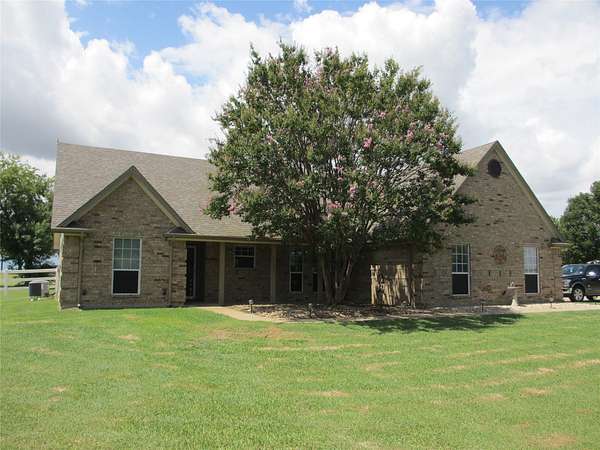 5.26 Acres of Land with Home for Sale in Itasca, Texas