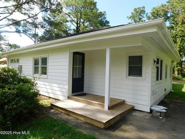 6 Acres of Land with Home for Lease in Gloucester, North Carolina