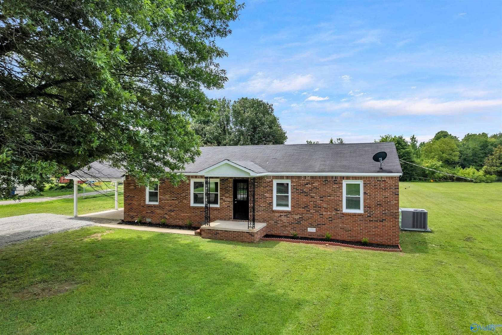 4.5 Acres of Land with Home for Sale in Ardmore, Alabama