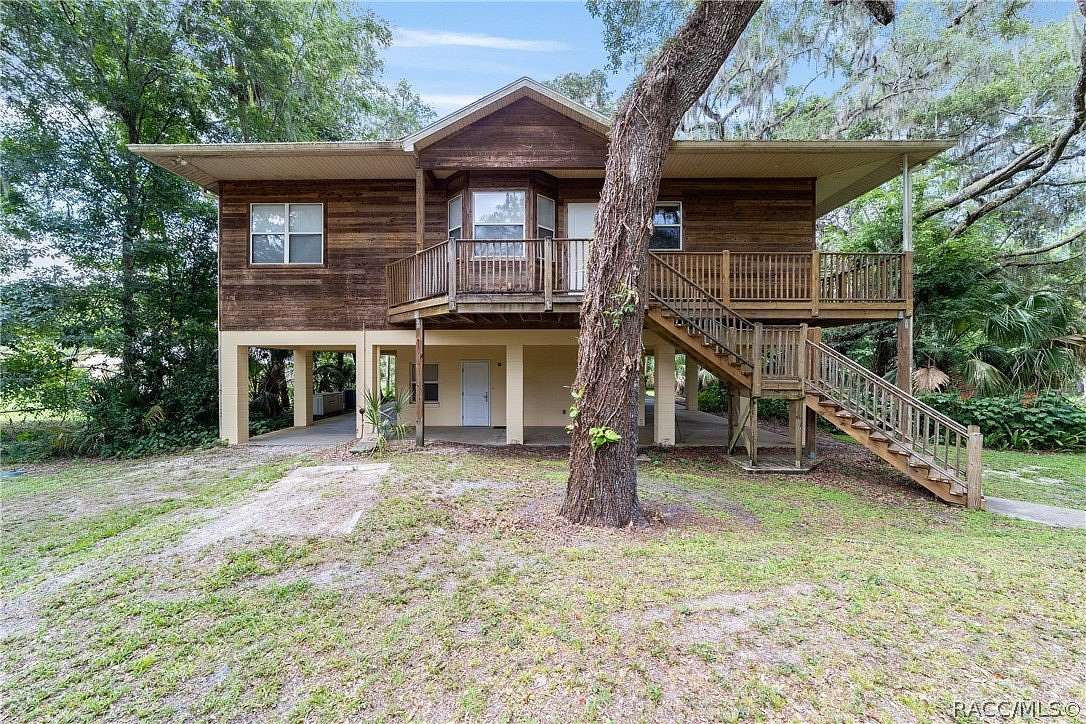 1.53 Acres of Land with Home for Sale in Inverness, Florida